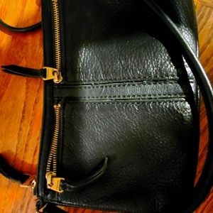 Fossil handbag,black with 3 big pockets and smaller ones to hold cards